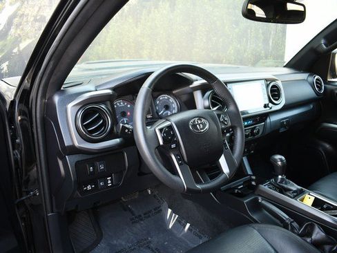 Used 2022 Toyota Tacoma TRD Sport w/ TRD Premium Sport Package AWD/4WD image 14