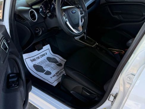 Used 2015 Ford Fiesta SE image 9