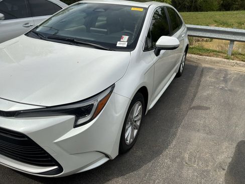 Used 2024 Toyota Corolla XLE image 2