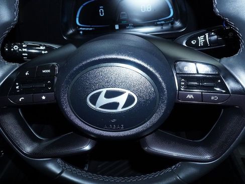 Certified 2025 Hyundai Elantra Sport image 17