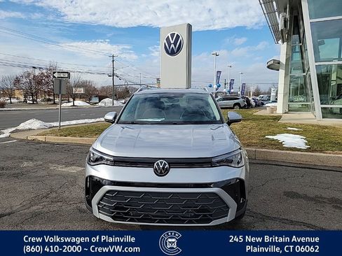 New 2026 Volkswagen Taos SE image 2