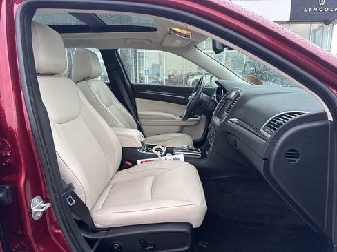 Used 2018 Chrysler 300 Limited w/ Light Group image 26