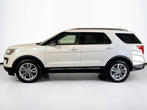 Used 2018 Ford Explorer XLT w/ Equipment Group 202A image 8