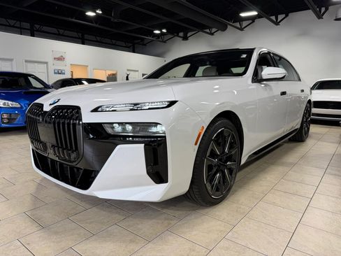 Used 2023 BMW 760i xDrive AWD/4WD image 11
