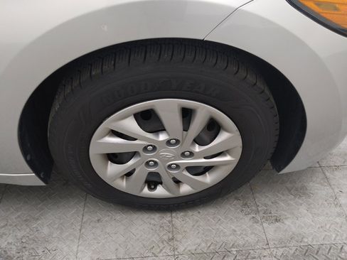 Used 2017 Hyundai Elantra SE w/ Cargo Package image 31