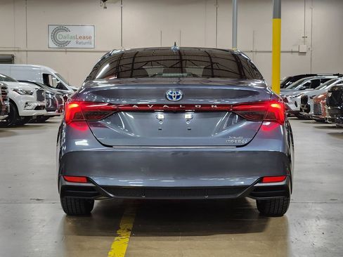 Used 2021 Toyota Avalon XLE w/ Moonroof Package image 12