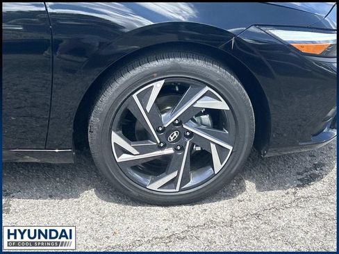 New 2026 Hyundai Elantra Limited FWD image 9