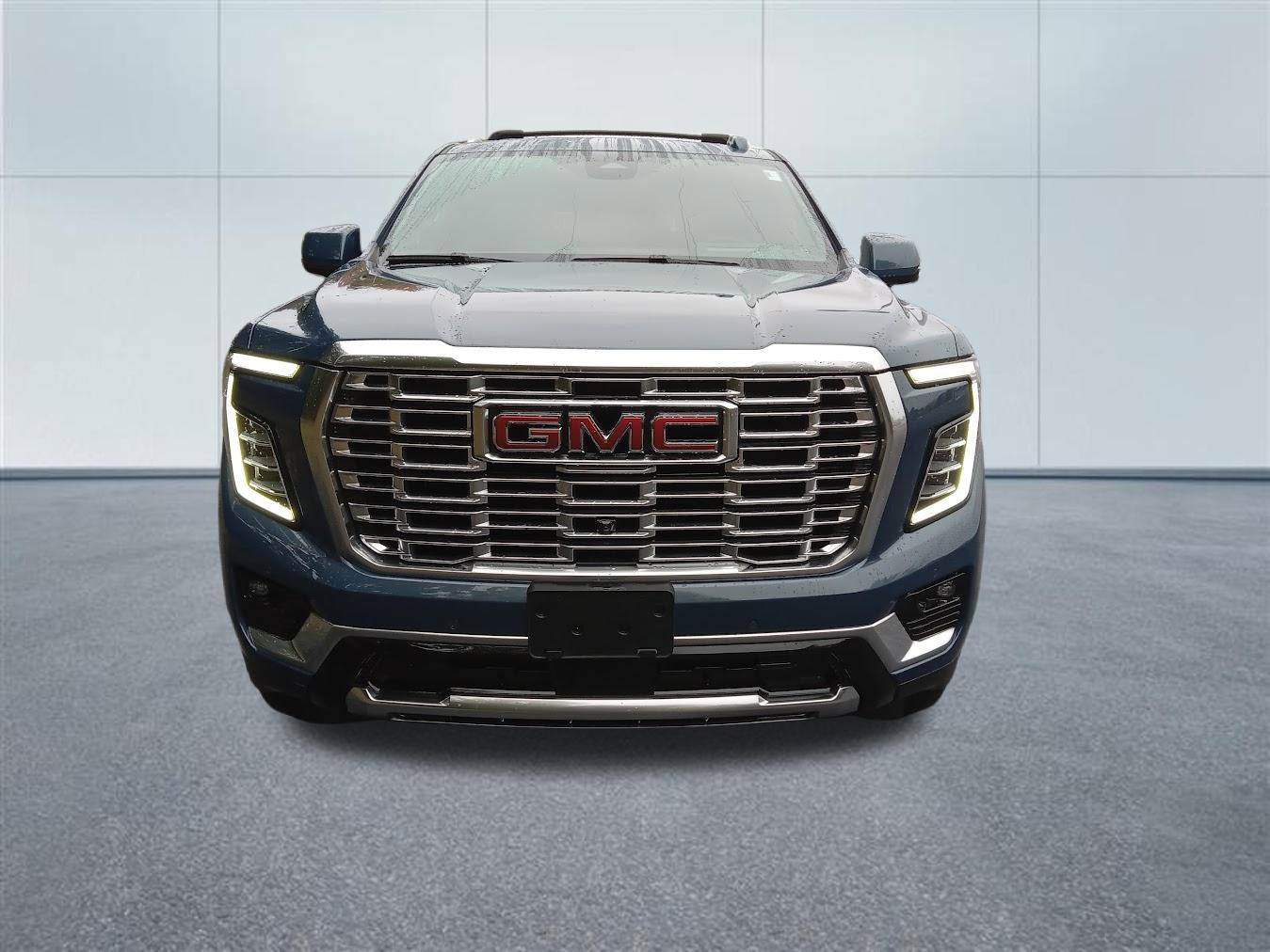 Used 2026 GMC Yukon XL Denali w/ Sun & Power Step Package AWD/4WD image 5