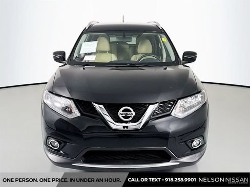 Used 2016 Nissan Rogue SV AWD/4WD image 2