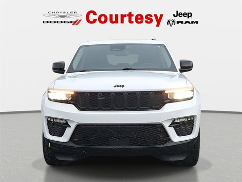 Certified 2024 Jeep Grand Cherokee Limited w/ Black Appearance Package image 10