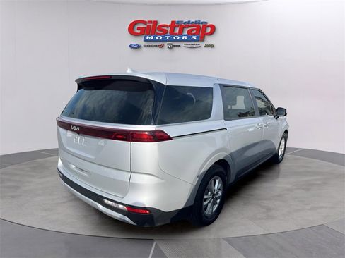 Used 2022 Kia Carnival LX image 5