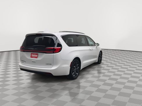 Used 2022 Chrysler Pacifica Limited w/ S Appearance Package FWD image 42