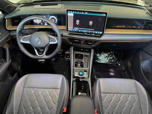 New 2026 Volkswagen Tiguan SEL R-Line AWD/4WD image 12