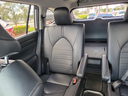 Used 2024 Toyota Highlander LE image 20
