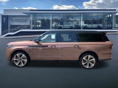 New 2026 Lincoln Navigator L Black Label w/ Black Label Special Edition AWD/4WD image 4