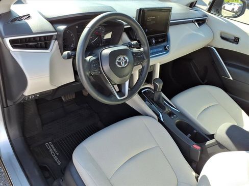 Used 2025 Toyota Corolla Cross LE w/ Moonroof Package AWD/4WD image 6