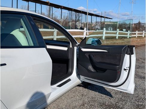 Used 2023 Tesla Model 3 Performance image 11