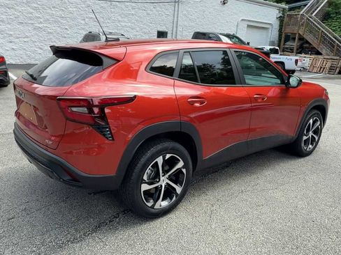 Certified 2024 Chevrolet Trax RS FWD image 9