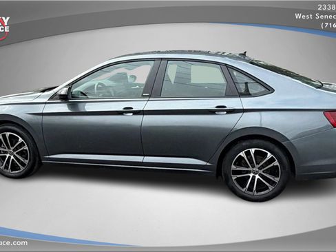 Used 2024 Volkswagen Jetta Sport image 8