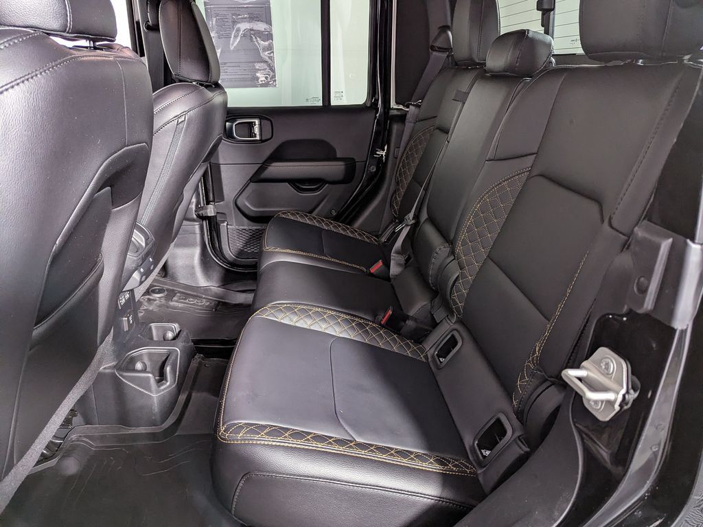 Used 2023 Jeep Gladiator Overland AWD/4WD image 44