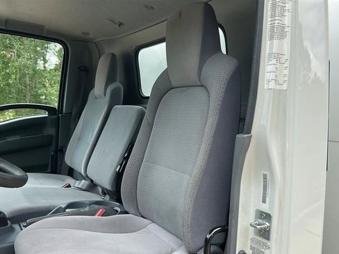Used 2018 Isuzu NPR RWD image 32