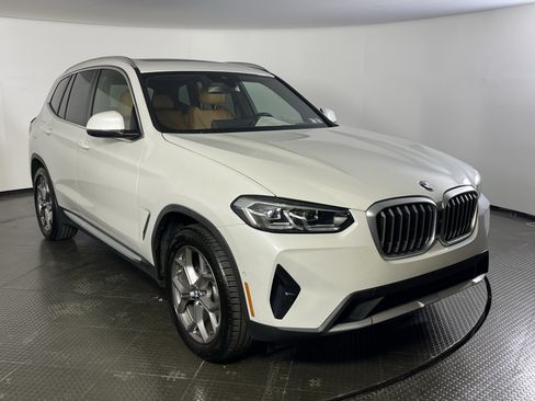 Used 2023 BMW X3 xDrive30i AWD/4WD image 3