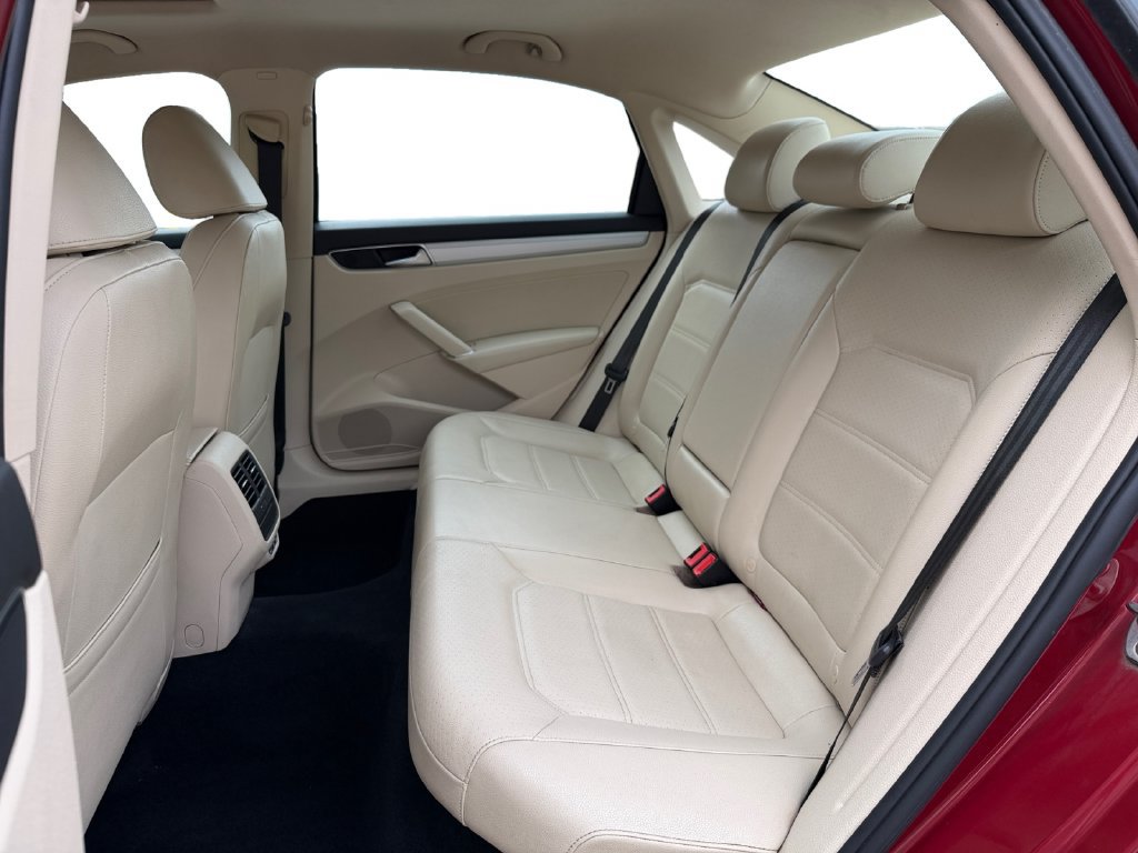 Used 2019 Volkswagen Passat 2.0T Wolfsburg w/ Wheels & Sunroof Package FWD image 19