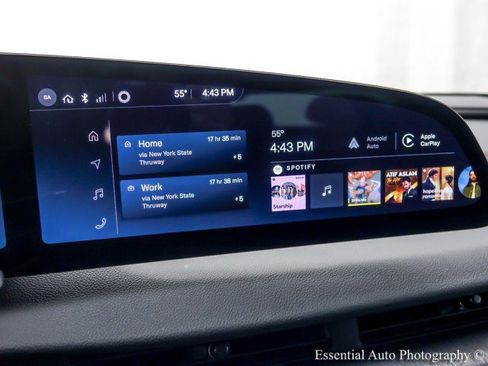 Used 2024 Lucid Air Touring image 18