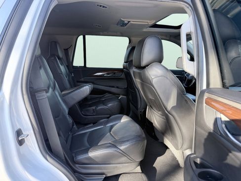 Used 2018 Cadillac Escalade Premium Luxury image 44
