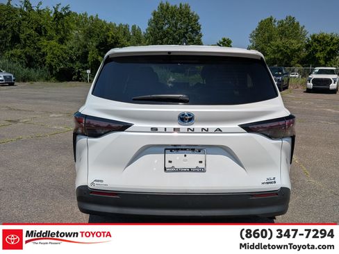 Certified 2024 Toyota Sienna XLE AWD/4WD image 4