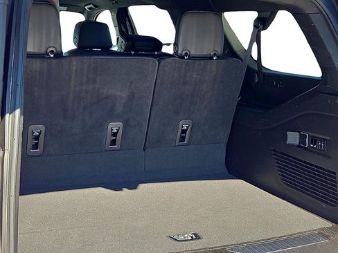 Certified 2023 Chevrolet Suburban Premier image 7