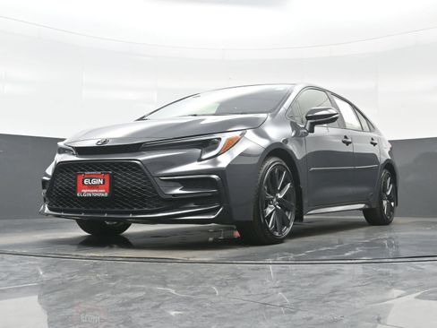 Used 2025 Toyota Corolla SE w/ SE Premium Package image 28