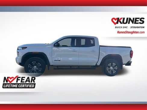 Used 2024 GMC Canyon AT4 image 8
