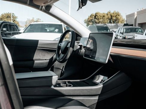 Used 2021 Tesla Model Y 2WD image 43