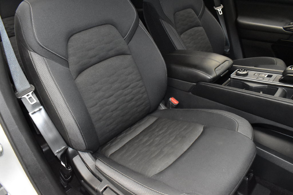Used 2025 Nissan Pathfinder SV AWD/4WD image 23