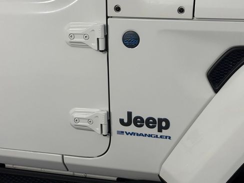 Used 2024 Jeep Wrangler High Altitude AWD/4WD image 14