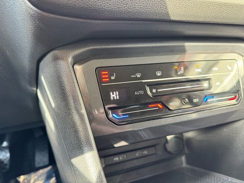 Used 2023 Volkswagen Tiguan SE image 24