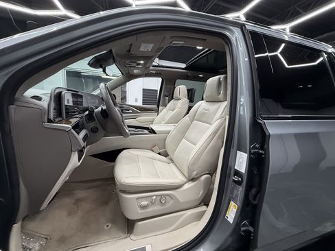 Used 2024 Cadillac Escalade Sport Platinum image 11