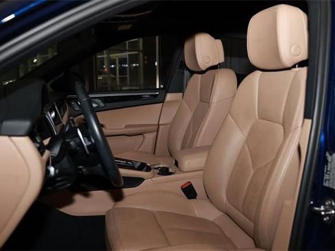 Used 2023 Porsche Macan w/ Premium Package Plus image 2