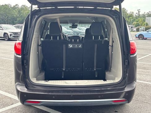 Used 2017 Chrysler Pacifica Touring-L Plus w/ Advanced Safetytec Group FWD image 32