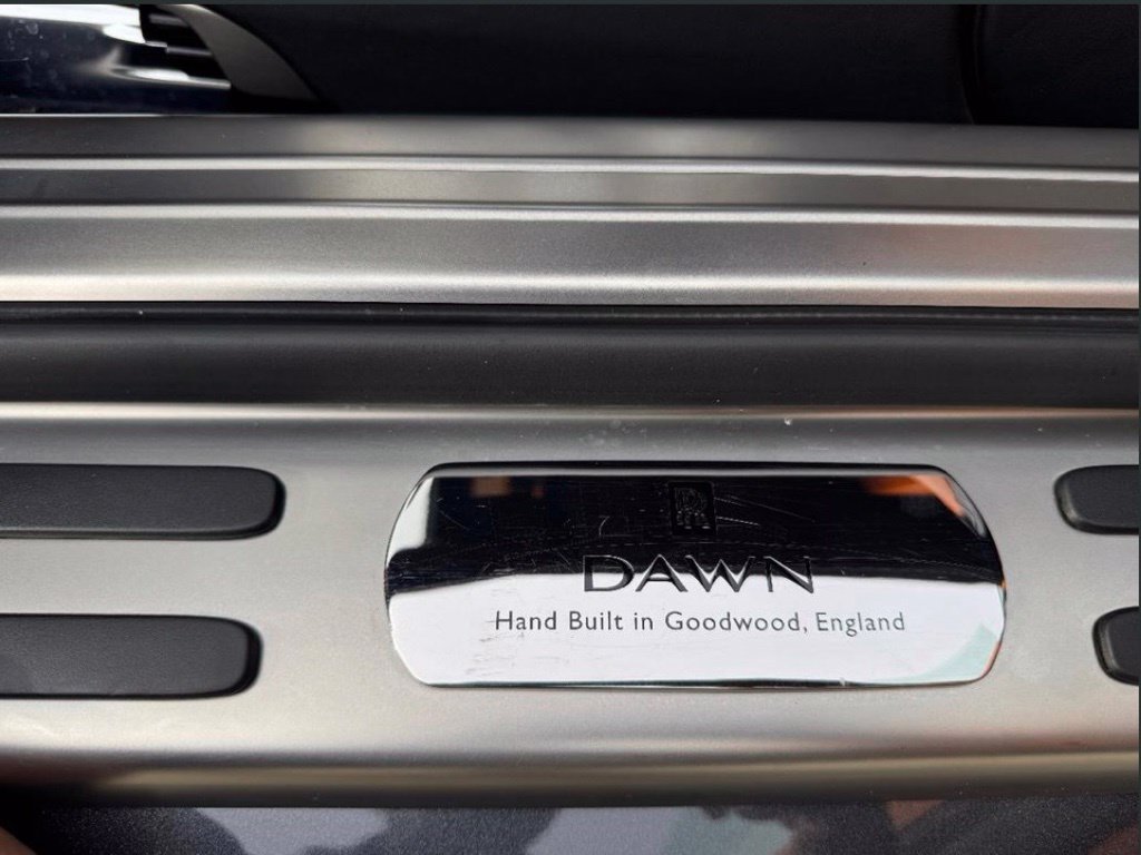 Used 2016 Rolls-Royce Dawn RWD image 15
