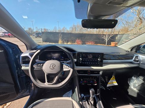 New 2026 Volkswagen Taos SE image 15