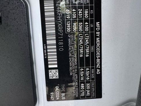 Used 2024 Mercedes-Benz Sprinter 2500 image 36