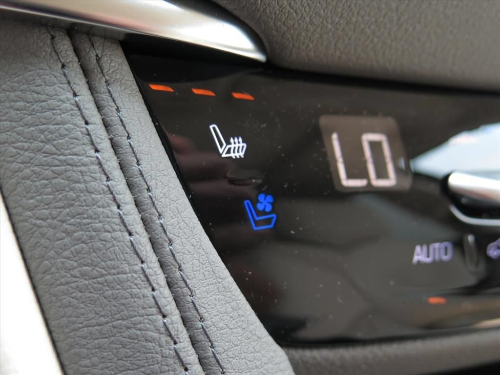 New 2026 Cadillac XT5 Premium Luxury w/ LPO, ONYX Package FWD image 17