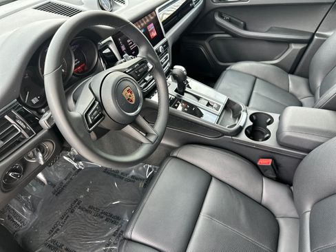 Used 2026 Porsche Macan AWD/4WD image 4