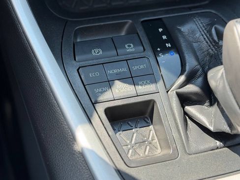 Used 2020 Toyota RAV4 XLE Premium AWD/4WD image 20