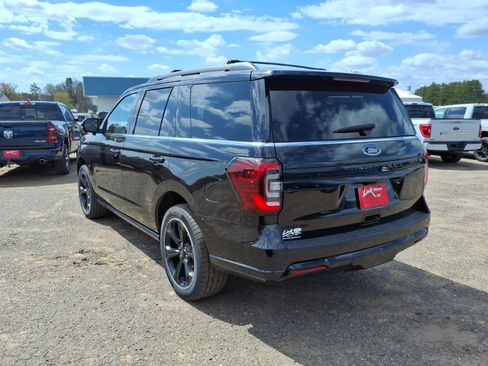 Used 2024 Ford Expedition Limited AWD/4WD image 3