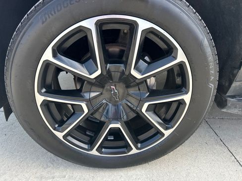 Used 2024 Chevrolet Suburban RST RWD image 9
