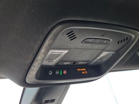 Used 2023 Chevrolet Traverse LT FWD image 12