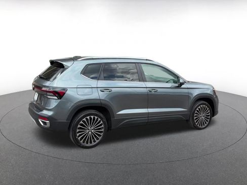Used 2025 Volkswagen Taos SE FWD image 15